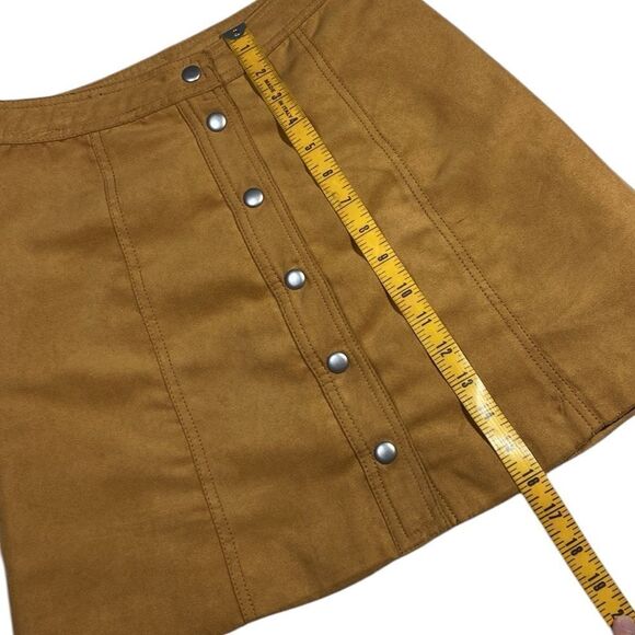 H&M DIVIDED Faux Suede Snap Front Skirt - Picture 4 of 9